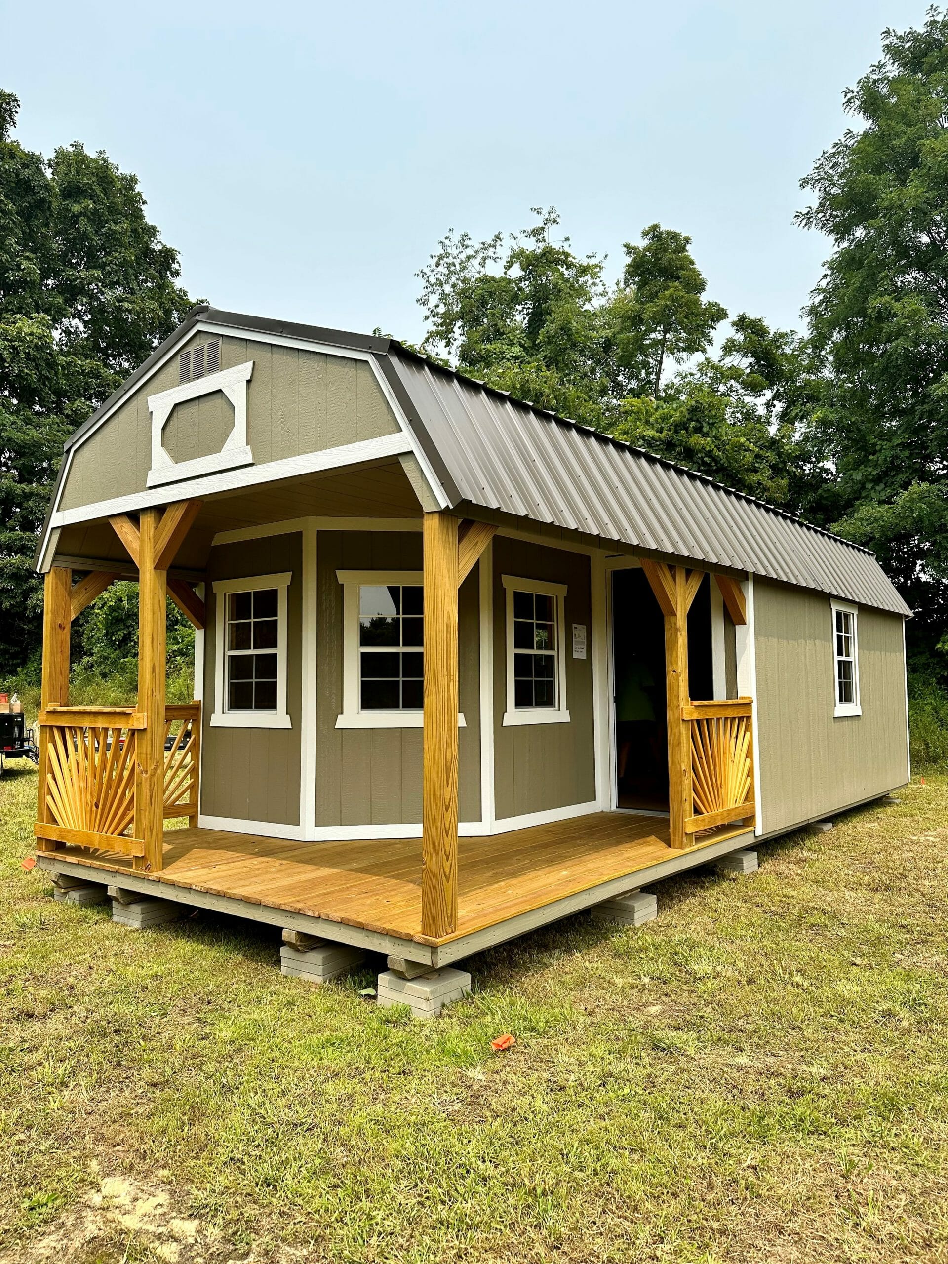 Deluxe Porch Lofted Barn 11